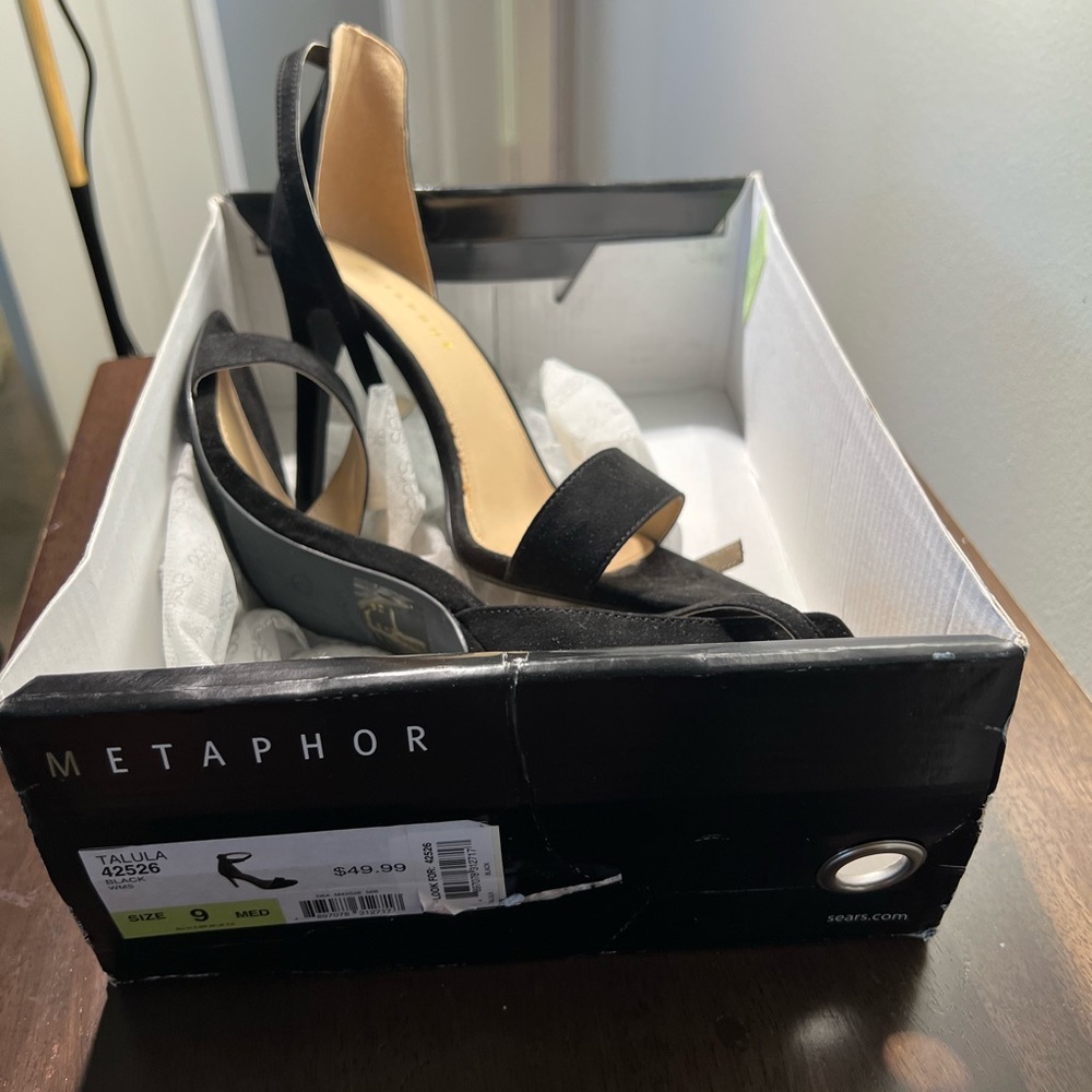 Metaphor Elegant Black Heels